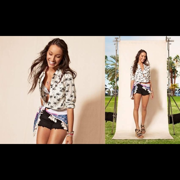 AEO Palm Tree Button Down Blouse - Picture 3 of 7